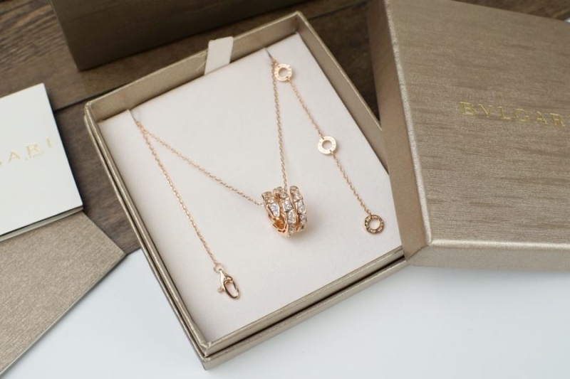 Bv1g*ai necklaces